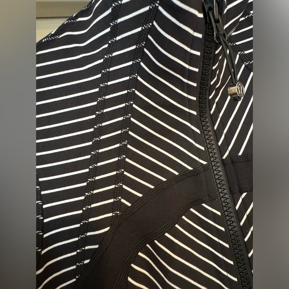 Lululemon Full Zip Jacket - Black & White Striped - Size 6 - Picture 2 of 6